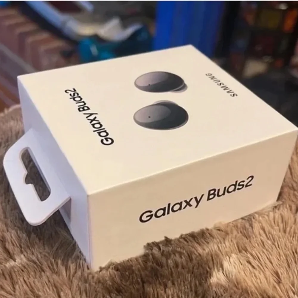 WOW POSHMARK - NWT Samsung Galaxy Buds2